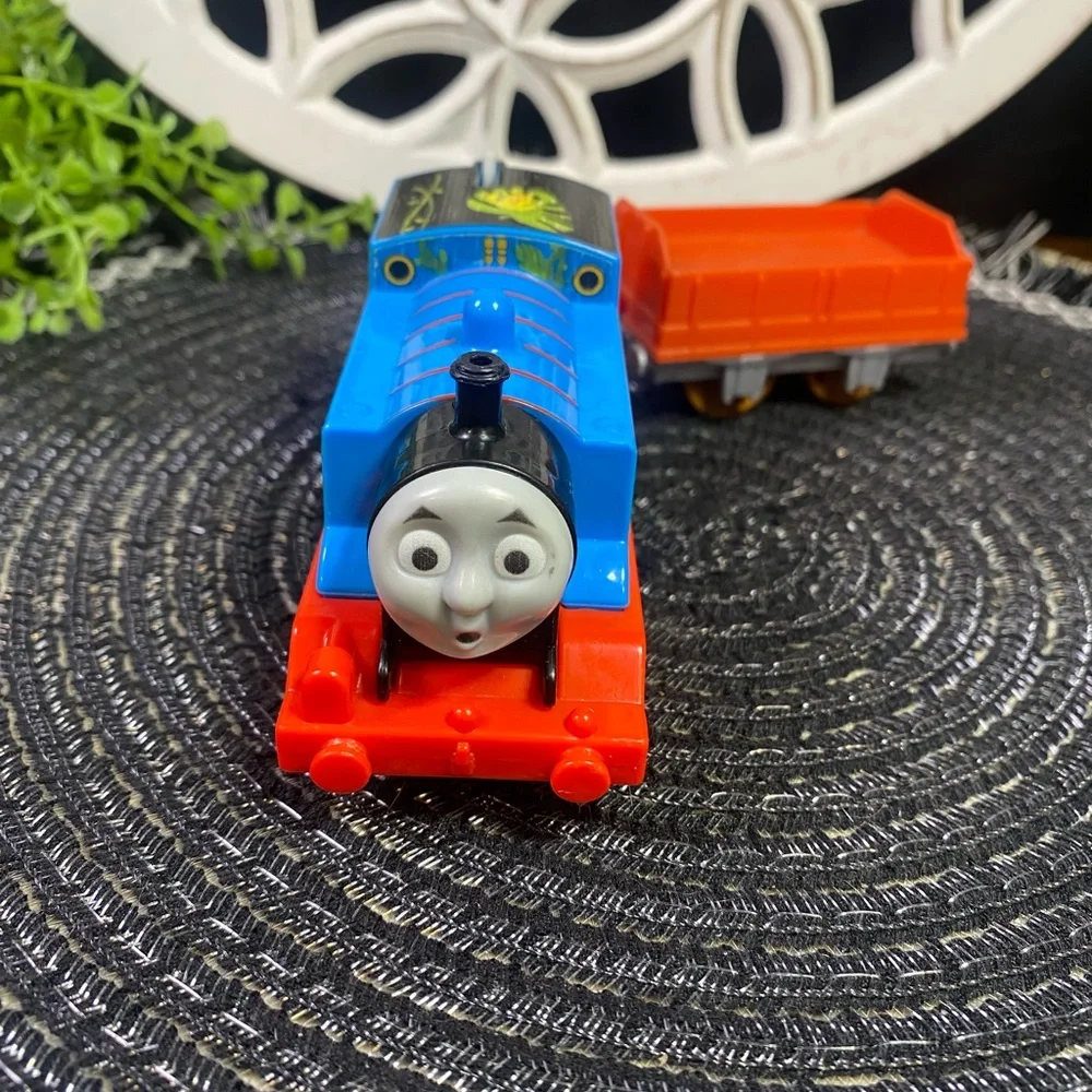 Mattel 2013 Motorized Jungle Thomas with Red Car Thomas and Friends Track-master